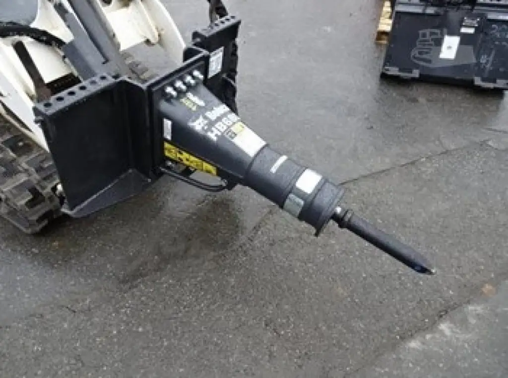 Bobcat HB680 Hydraulic Breaker with Nailpoint MT100 (RENTAL)